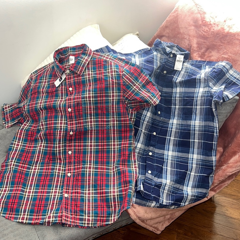 2 Men’s Gap Shirts
